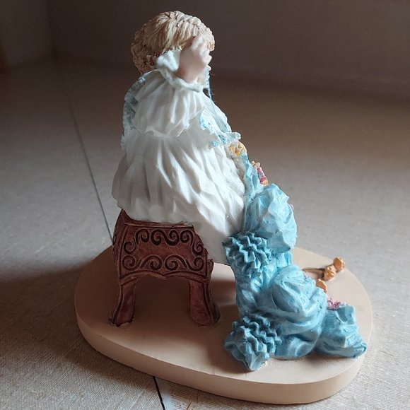 Vintage 1987 Maud Humphrey ''The Seamstress" Limited Edition Figurine H1309 - Picture 5 of 12